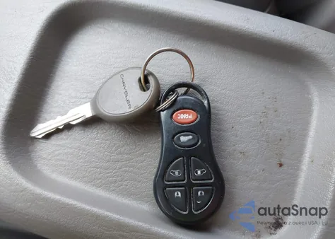 2003 Chrysler Town & Country Limited from USA, damaged, VIN 2C8GP64L53R276023